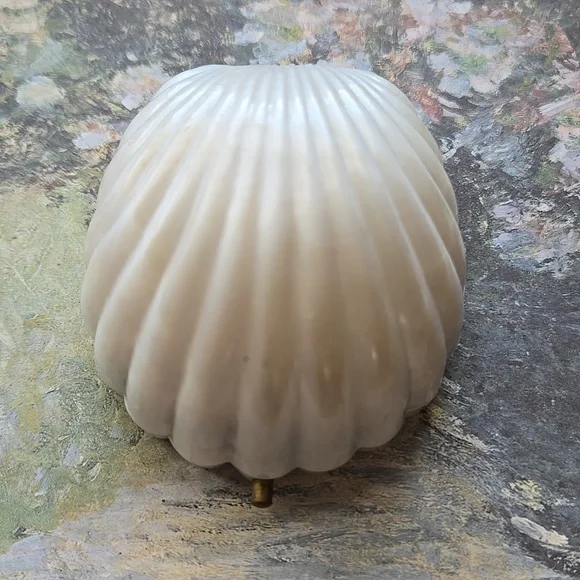 Vintage Plastic Clam Shell Ring Box - Picture 3 of 10